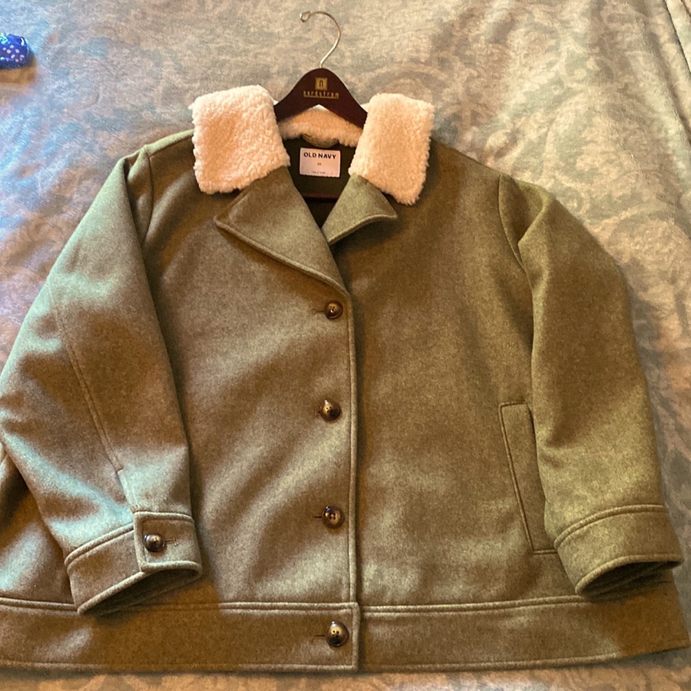 Old Navy Khaki Jacket w/Fleece Collar. Tag says 2X  measurements closer to 3X.